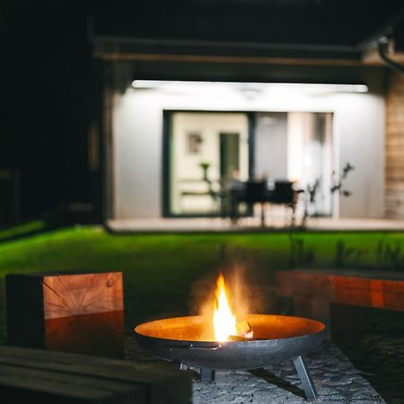Roubenka "Tam Kde Lisky Davaji Dobrou Noc" Villa Černý Dŭl Exterior photo