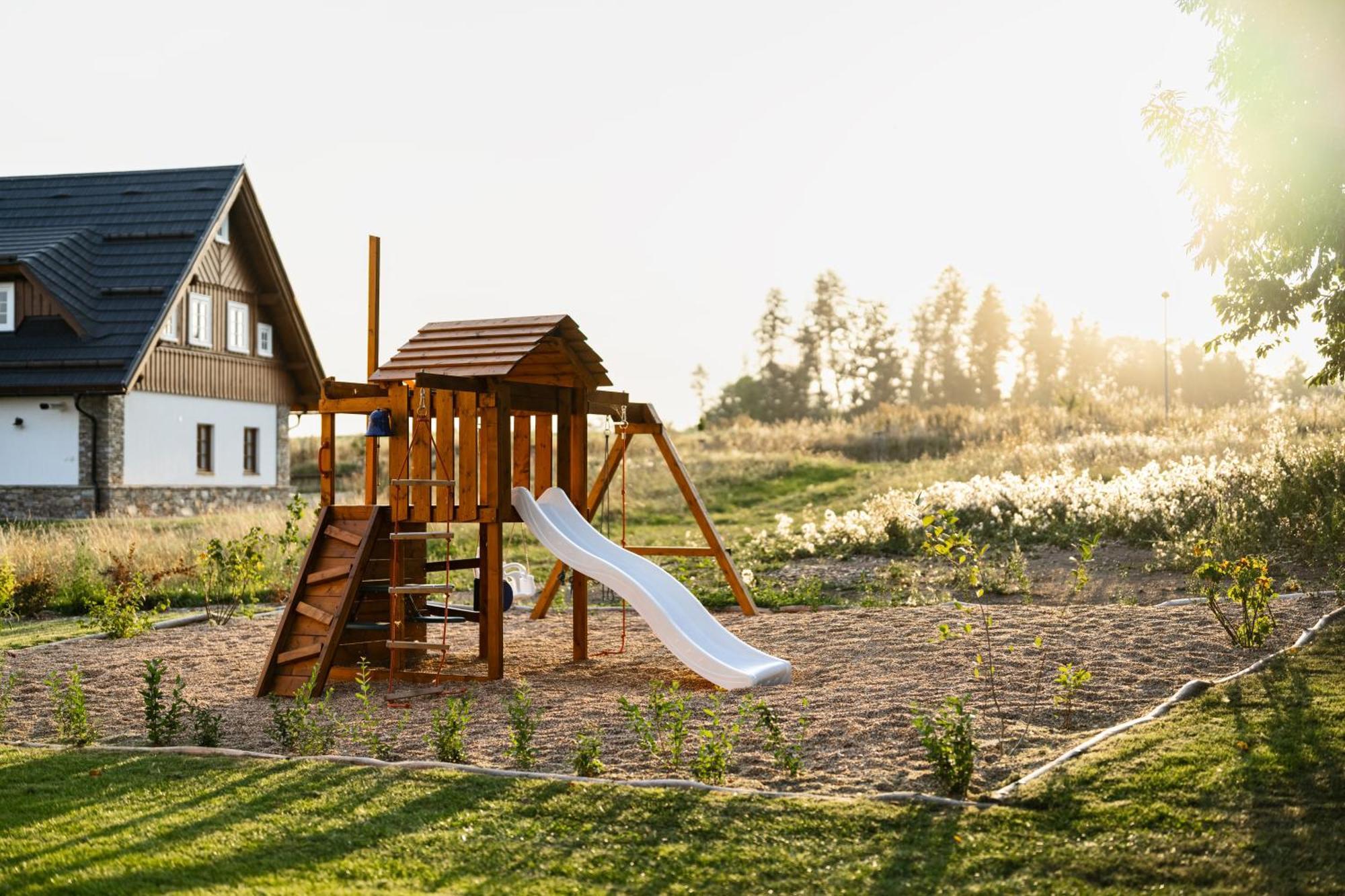 Roubenka "Tam Kde Lisky Davaji Dobrou Noc" Villa Černý Dŭl Exterior photo