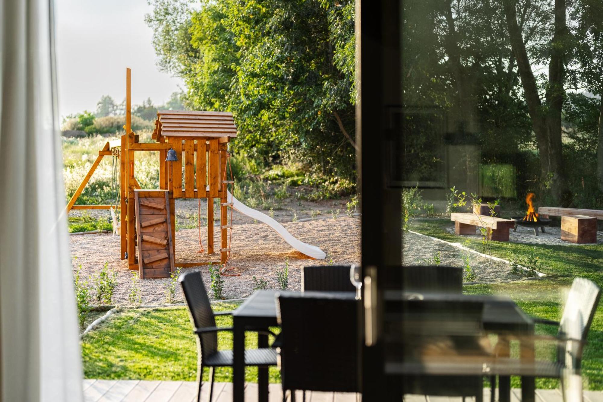 Roubenka "Tam Kde Lisky Davaji Dobrou Noc" Villa Černý Dŭl Exterior photo
