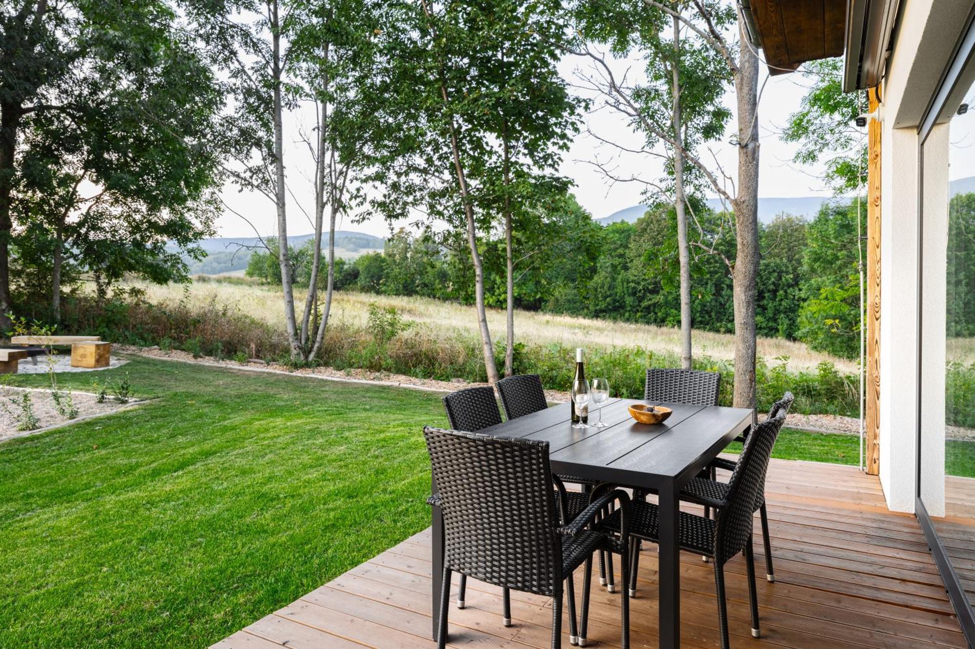 Roubenka "Tam Kde Lisky Davaji Dobrou Noc" Villa Černý Dŭl Exterior photo